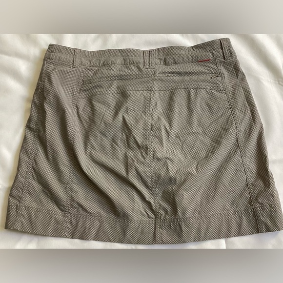Avia athletic grey skort lg, with zipper fly and pocket, belt loops. Well made - Picture 5 of 8